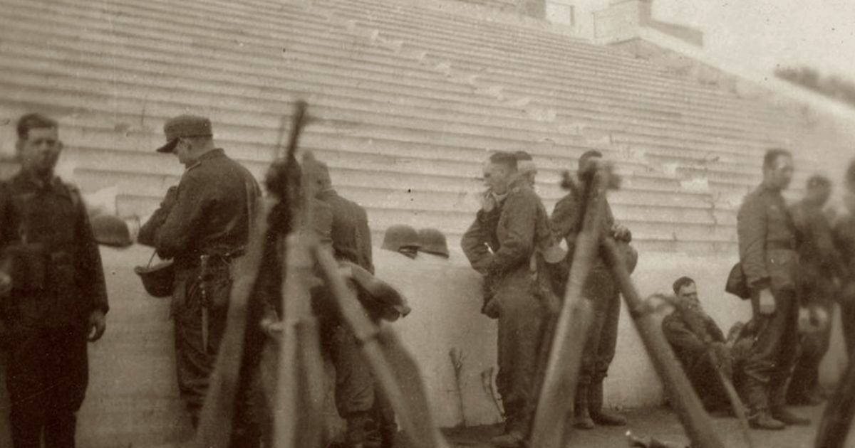 Εκτέλεση-200-στην-Καισαριανή:-Σήμερα-στη-Γάνδη-το-κρίσιμο-ραντεβού-μεταξύ-εμπειρογνωμόνων-και-συλλέκτη-για-τις-12-φωτογραφίες