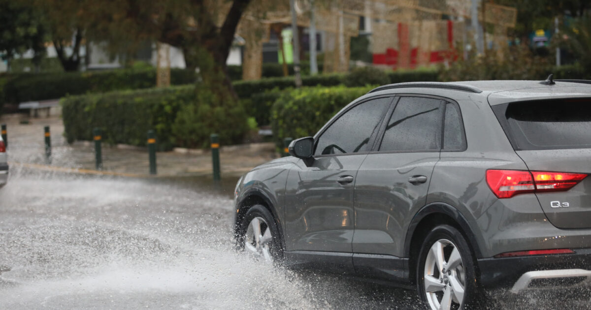 Η-κακοκαιρία-«δοκιμάζει»-με-καταιγίδες-και-χαλάζι-την-Αττική-από-το-απόγευμα:-Δείτε-live-την-εξέλιξη-της-πορείας-της