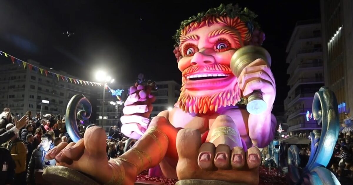 Πατρινό-Καρναβάλι-2026:-Φαντασμαγορική-πρεμιέρα-με-τη-νυχτερινή-παρέλαση-των-αρμάτων