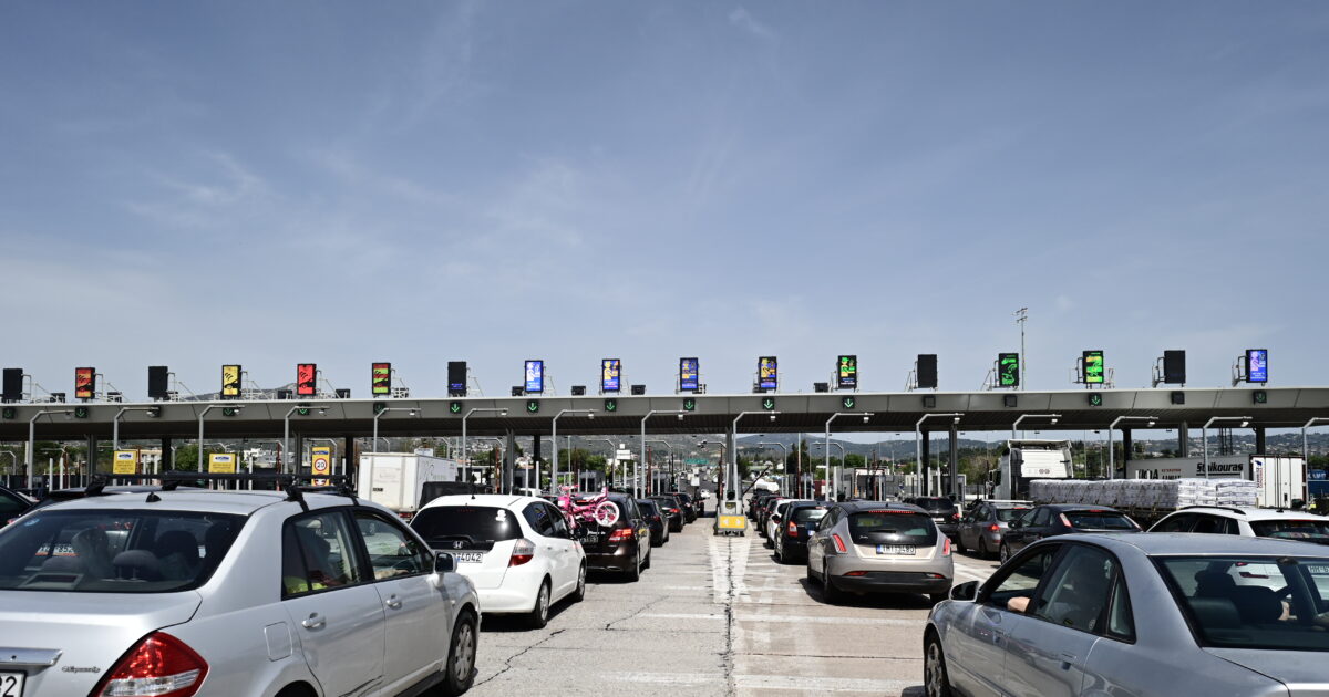 Καθαρά-Δευτέρα:-Πάνω-από-88.000-αυτοκίνητα-πέρασαν-τα-διόδια-της-Αττικής-–-Γεμάτα-αναχωρούν-τα-πλοία