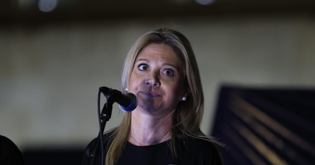 Καρυστιανού-για-τις-εκταφές-των-σορών-των-θυμάτων-των-Τεμπών:-«Απόλυτη-ύβρις,-κανείς-δεν-θα-ακουμπήσει-τον-τάφο-των-παιδιών»