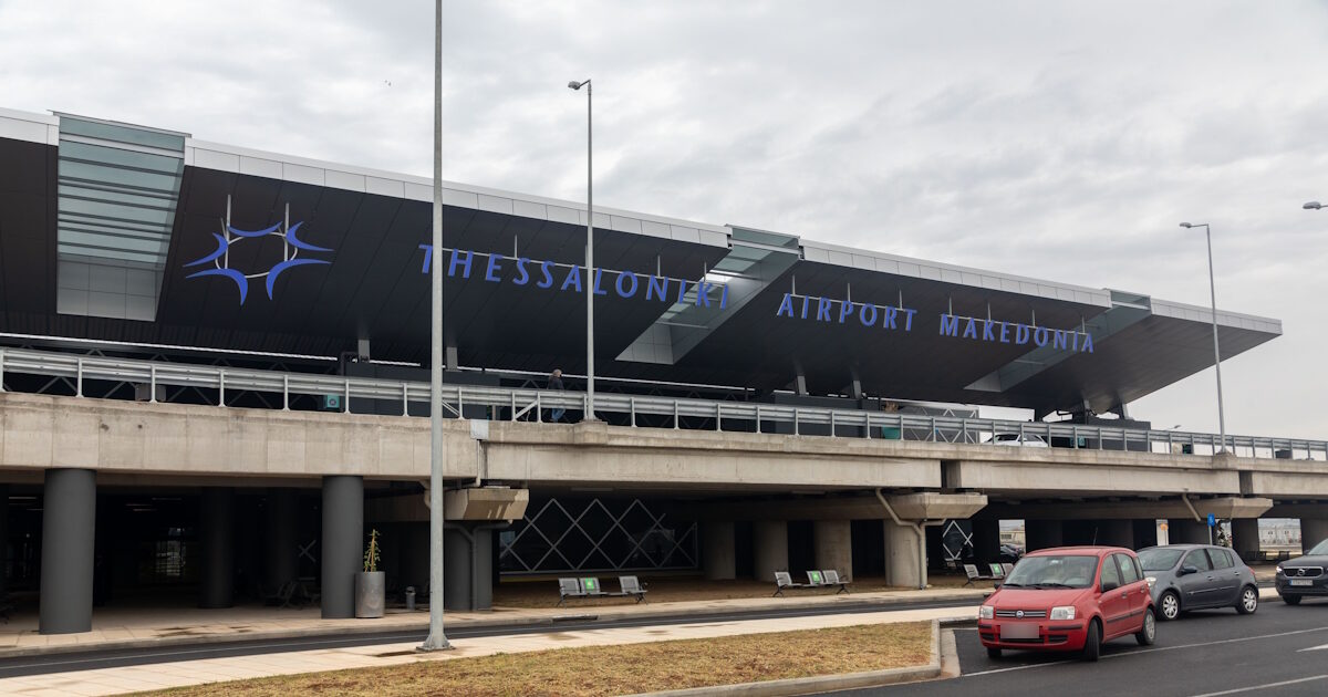 Θεσσαλονίκη:-Συνελήφθη-μεθυσμένος-30χρονος-για-παρενόχληση-επιβατών-εν-ώρα-πτήσης-–-Έβρισε-και-τραυμάτισε-αστυνομικούς