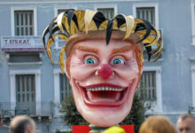 Πατρινό-Καρναβάλι:-50.000-καρναβαλιστές-στους-δρόμους-–-Δείτε-live-τη-μεγάλη-παρέλαση