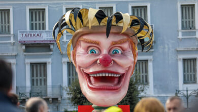 Πατρινό-Καρναβάλι:-50.000-καρναβαλιστές-στους-δρόμους-–-Δείτε-live-τη-μεγάλη-παρέλαση