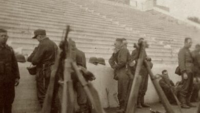 Οι-200-της-Καισαριανής:-«Ο-ηρωισμός-τους-ήταν-βγαλμένος-από-μύθο»-–-Σε-κάποιες-φωτογραφίες-είναι-γραμμένη-η-ένδειξη-«aten-1/5/44»