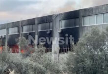 Φωτιά-στα-Σπάτα-σε-αποθηκευτικό-χώρο-καταστήματος-αθλητικών-ειδών