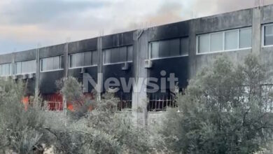 Φωτιά-στα-Σπάτα-σε-αποθηκευτικό-χώρο-καταστήματος-αθλητικών-ειδών