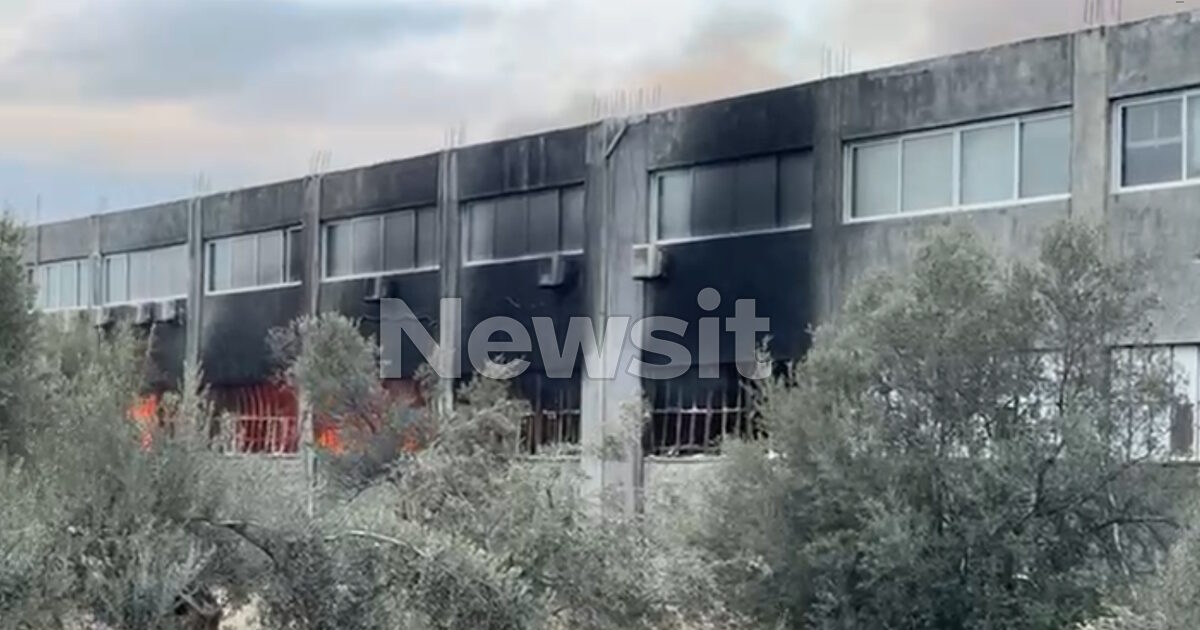 Φωτιά-στα-Σπάτα-σε-αποθηκευτικό-χώρο-καταστήματος-αθλητικών-ειδών