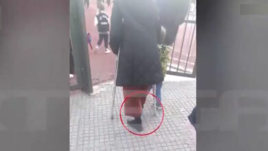 Ζωγράφου:-Νηπιαγωγός-πήγε-στο-σχολείο-με-γύψο-και-πατερίτσα-–-«Αναγκάστηκα-για-να-μη-χάσω-τη-θέση-μου»