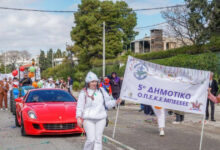 ΟΠΕΚΕμπεεεε-με-ferrari-και-τρακτέρ-στο-καρναβάλι-της-Γλυφάδας