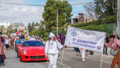 ΟΠΕΚΕμπεεεε-με-ferrari-και-τρακτέρ-στο-καρναβάλι-της-Γλυφάδας