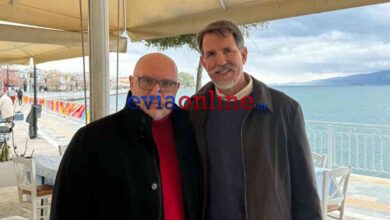 Ο-Παύλος-Ντε-Γκρες-στην-Εύβοια,-οι-σαρακοστιανοί-μεζέδες-και-η-θερμή-υποδοχή-από-τους-κατοίκους