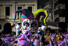 Πατρινό-Καρναβάλι-2026:-Κέφι,-χορός-και-χρώμα-στη-μεγάλη-παρέλαση-–-Η-τελετή-λήξης-και-η-καύση-του-βασιλιά-Καρνάβαλου