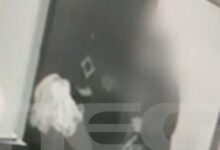 Βίντεο-–-ντοκουμέντο:-Ο-64χρονος-που-προσπάθησε-να-κακοποιήσει-σεξουαλικά-25χρονη-ΑμεΑ-στην-Κυψέλη,-χτυπά-ανελέητα-τη-μητέρα-της