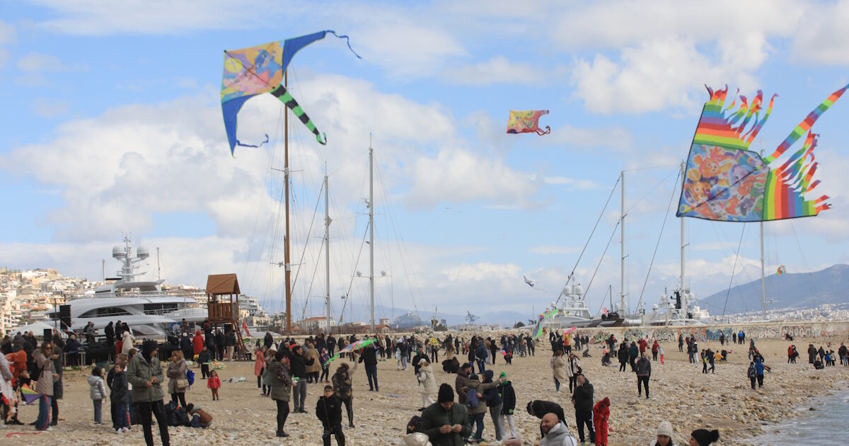 Καιρός-σήμερα:-Καθαρά-Δευτέρα-με-βροχές-σε-Κρήτη-και-Κυκλάδες-με-7-μποφόρ-και-άνοδο-θερμοκρασίας