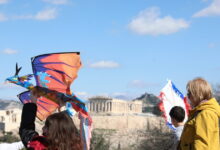 Καθαρά-Δευτέρα:-Γλέντια-και-χαρταετοί-στον-λόφο-του-Φιλοπάππου-οι-Αθηναίοι-και-στο-Σέιχ-Σου-οι-Θεσσαλονικείς