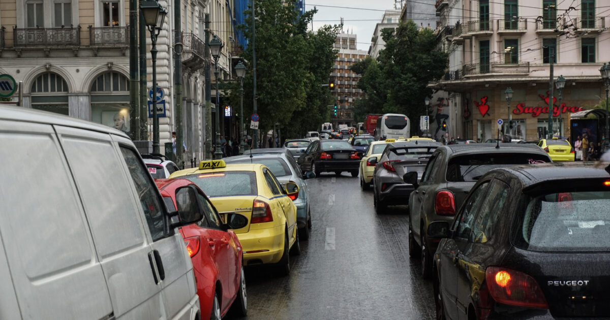 Ομόνοια:-Διακοπή-της-κυκλοφορίας-λόγω-καθίζησης-στην-οδό-Γερανίου