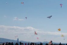 Κούλουμα-στον-Πειραιά:-Μέγα-πλήθος-στη-Φρεαττύδα-για-χορό,-θαλασσινά-και-το-παραδοσιακό-πέταγμα-του-αετού