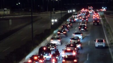 Κίνηση-στους-δρόμους:-Ουρές-χιλιομέτρων-με-κατεύθυνση-προς-Αθήνα-εξαιτίας-της-επιστροφής-των-εκδρομέων-του-τριημέρου