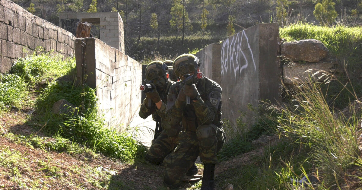 Στρατιωτική-θητεία:-Νέο-μοντέλο-από-σήμερα-–-Αλλαγή-στη-βασική-εκπαίδευση,-αύξηση-της-μηνιαίας-αποζημίωσης