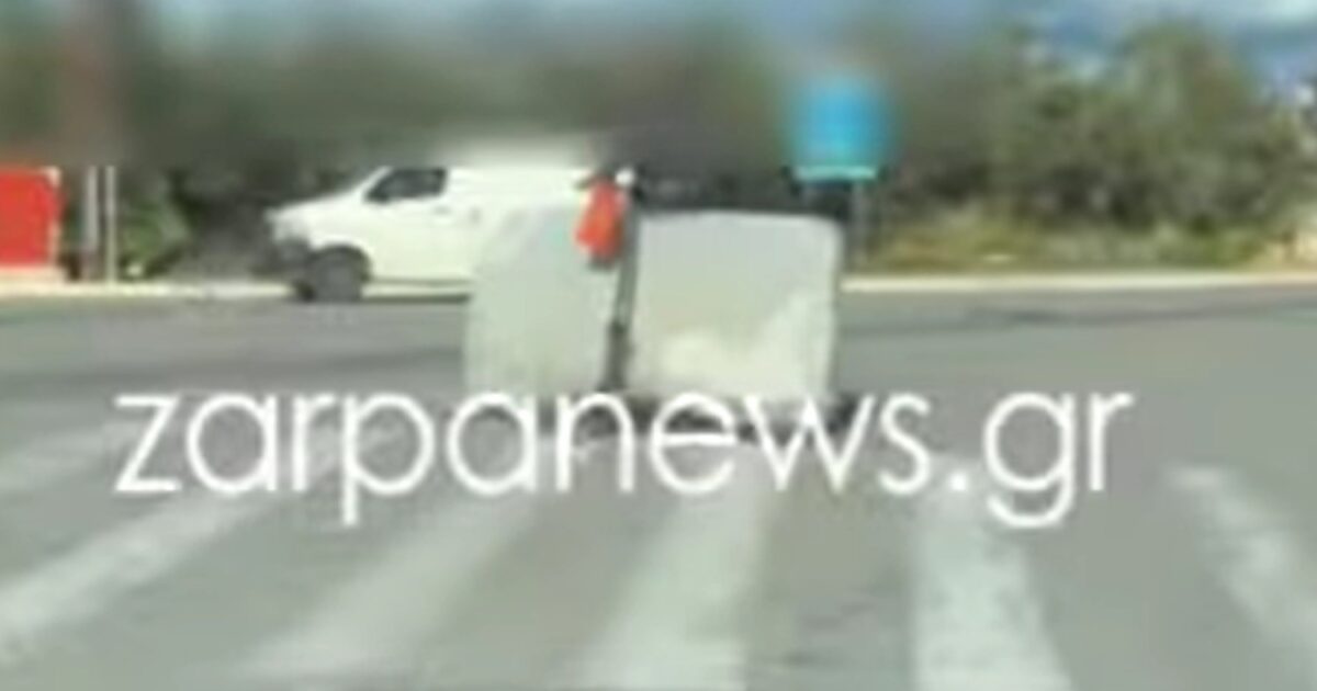 Κρήτη:-Μετέφερε-στρώμα-με-πατίνι-–-Δείτε-το-βίντεο