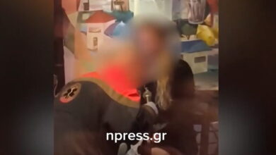 Ίλιον:-Διασώστης-αντί-να-δώσει-τις-πρώτες-βοήθειες-σε-λιπόθυμη-γυναίκα-σε-νυχτερινό-κέντρο,-άρχισε-να-τραγουδάει