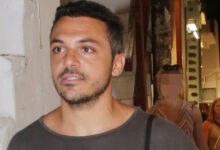 Ένοχος-ο-Κώστας-Δόξας-για-ενδοοικογενειακή-βία-–-Του-επιβλήθηκε-ποινή-φυλάκισης-3-ετών-με-αναστολή