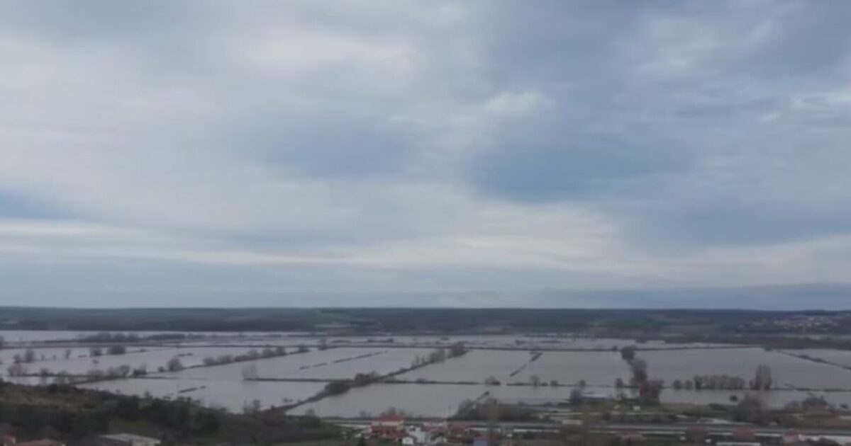 Σε-«red-code»-ο-Έβρος-από-τις-πλημμύρες:-Μήνυμα-112-στα-Λάβαρα-για-την-υπερχείλιση-του-ποταμού