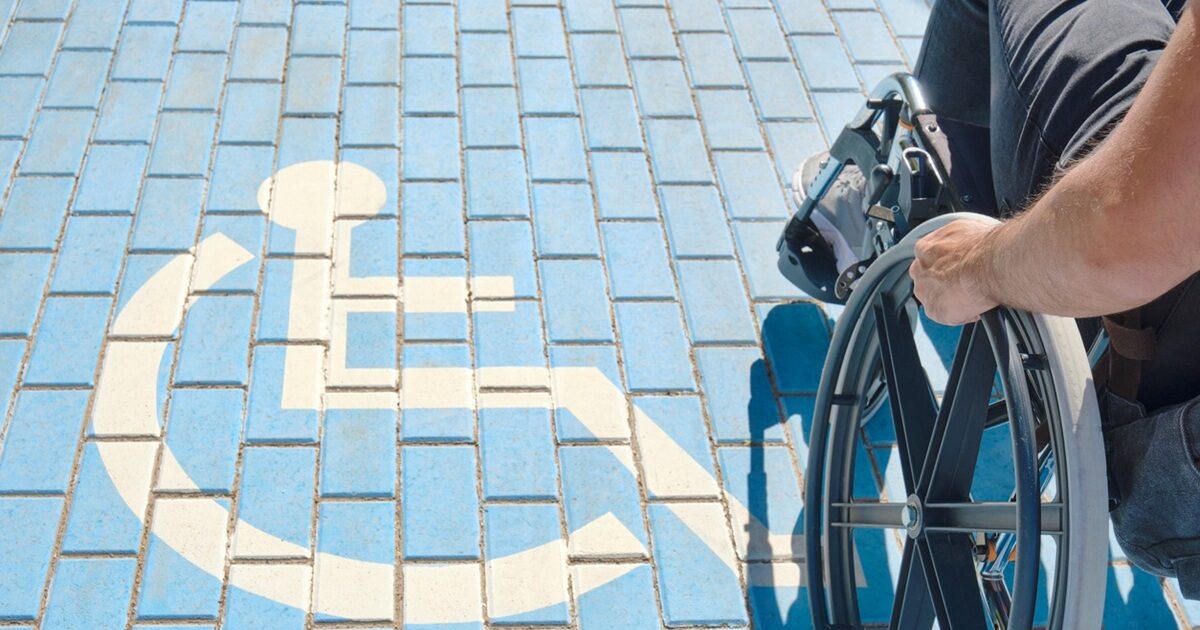 Ψηφιακή-ένταξη-ηλικιωμένων-και-ΑμεΑ:-Τι-προσφέρει-το-νέο-πρόγραμμα-και-πώς-να-υποβάλετε-αίτηση