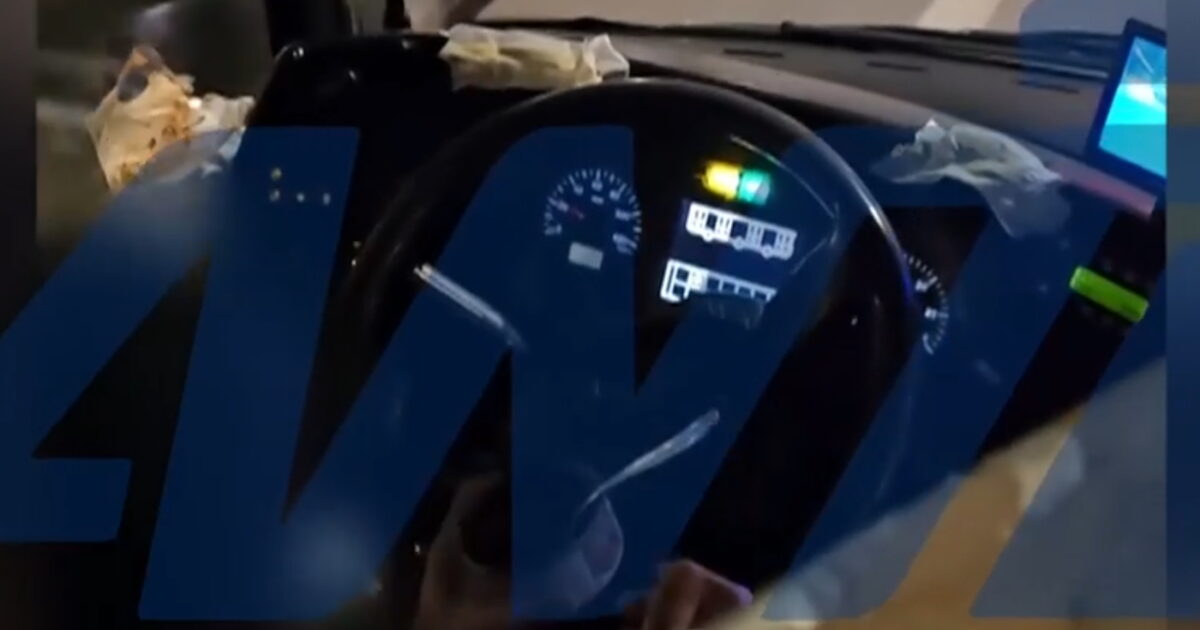 Οδηγός-λεωφορείου-στην-Αθήνα-έτρωγε-την-ώρα-που-οδηγούσε-–-Τέθηκε-σε-διαθεσιμότητα