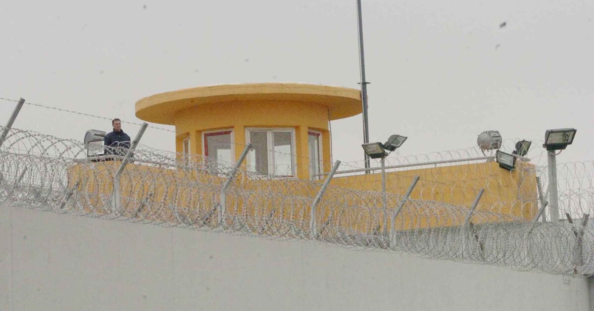 Νέα-έφοδος-στις-φυλακές-Δομοκού-από-το-ελληνικό-fbi-–-Βρέθηκαν-ξανά-μαχαίρια-και-κινητά