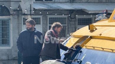 Μπραντ-Πιτ:-Η-στιγμή-που-ο-αστέρας-του-Χόλιγουντ-επιβιβάζεται-στο-ιπτάμενο-δελφίνι-στην-Ύδρα-για-τα-γυρίσματα-της-ταινίας-του