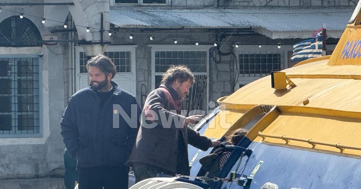 Μπραντ-Πιτ:-Η-στιγμή-που-ο-αστέρας-του-Χόλιγουντ-επιβιβάζεται-στο-ιπτάμενο-δελφίνι-στην-Ύδρα-για-τα-γυρίσματα-της-ταινίας-του