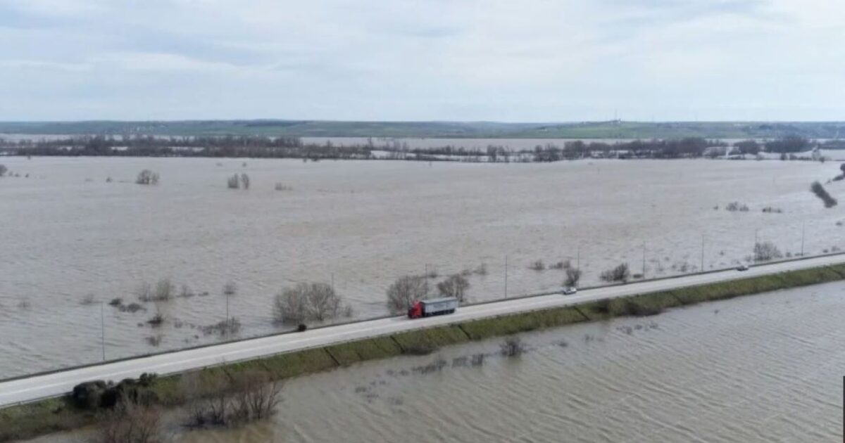 Έβρος:-Πάνω-από-6-μέτρα-το-νερό-–-Εικόνες-βιβλικής-καταστροφής-από-τις-πλημμύρες
