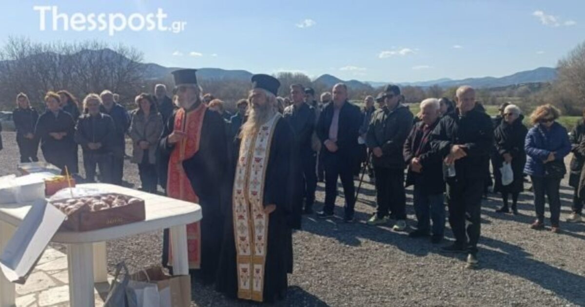 Τέμπη:-Τρισάγιο-για-τα-57-θύματα-–-Μαθητές-και-συγγενείς-ένωσαν-τις-προσευχές-τους-για-τα-3-χρόνια-από-την-τραγωδία