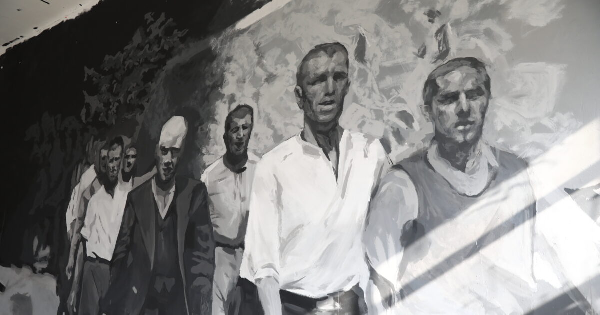 Οι-200-της-Καισαριανής: Η-συγκινητική-τοιχογραφία-με-τους-εκτελεσμένους-στην-Ανώτατη-Σχολή-Καλών-Τεχνών