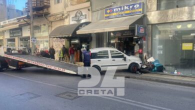 Ηράκλειο:-Απίθανο-σκηνικό-με-αυτοκίνητο-να-“καρφώνεται”-σε-μίνι-μάρκετ-–-Βίντεο-ντοκουμέντο