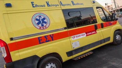 Θηβών:-Φορτηγό-καρφώθηκε-σε-παρκαρισμένα-αυτοκίνητα-στο-ύψος-του-Αιγάλεω-–-Στο-νοσοκομείο-3-τραυματίες