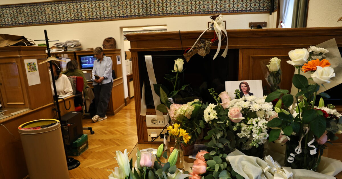 Αντιγόνη-Πανέλλη:-Σε-κλίμα-οδύνης-το-τελευταίο-«αντίο»-στη-δημοσιογράφο-του-κοινοβουλευτικού-ρεπορτάζ-–-«Θα-μας-λείψει-η-μεγάλη-σου-καρδιά,-που-ράγισε-αναπάντεχα»