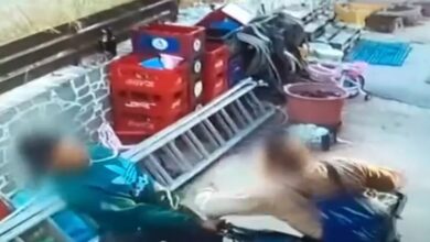 Πατροκτονία-στη-Λέρο:-Βίντεο-ντοκουμέντο-με-τον-πατέρα-να-χτυπά-τον-18χρονο-γιο-του-έναν-χρόνο-πριν