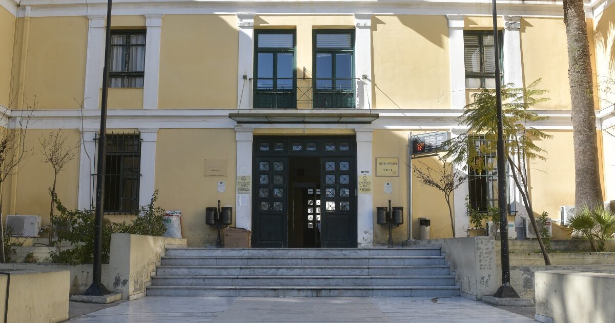 Σε-πειθαρχικό-έλεγχο-ο-δικηγόρος-με-το-όπλο-στην-Ευελπίδων