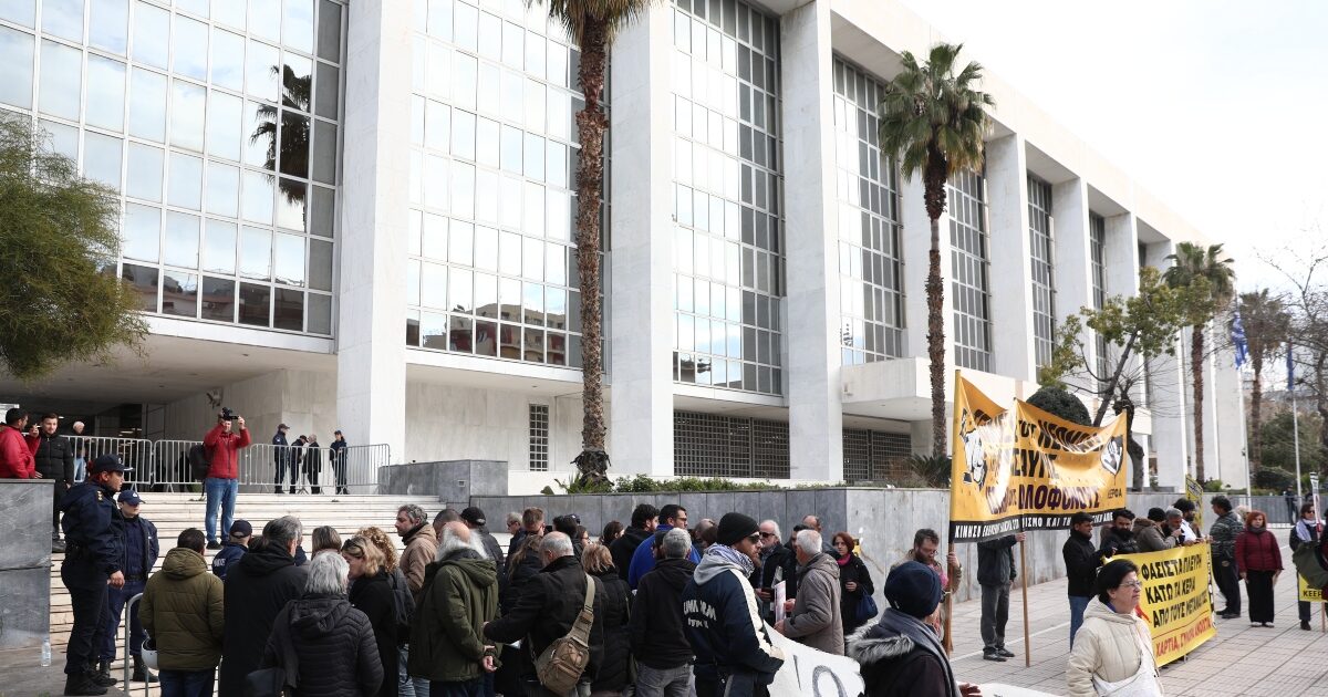 Στάση-εργασίας-της-ΑΔΕΔΥ-την-Τετάρτη-4-Μαρτίου-για-τη-δίκη-της-Χρυσής-Αυγής