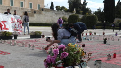 Τρία-χρόνια-από-τα-Τέμπη:-Συλλαλητήρια-σε-όλη-την-Ελλάδα-–-Πώς-θα-κινηθούν-Μετρό,-λεωφορεία-και-τραμ
