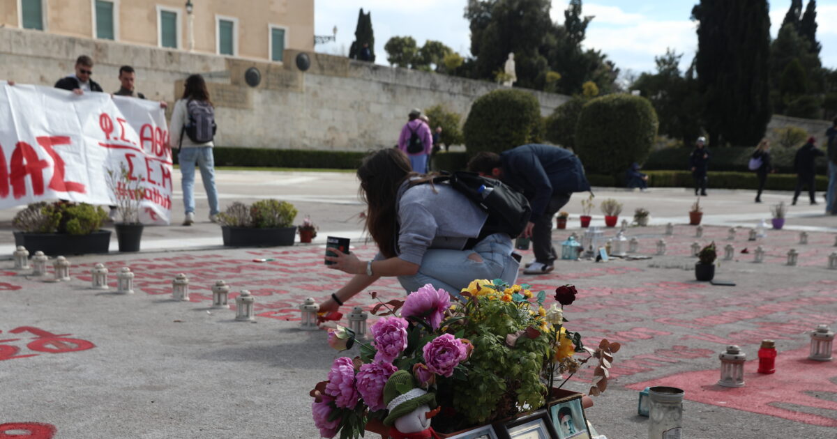 Τρία-χρόνια-από-τα-Τέμπη:-Συλλαλητήρια-σε-όλη-την-Ελλάδα-–-Πώς-θα-κινηθούν-Μετρό,-λεωφορεία-και-τραμ