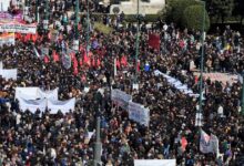 Τέμπη:-Πλήθος-κόσμου-στα-συλλαλητήρια-στην-Αθήνα-και-σε-όλες-τις-πόλεις-–-live-εικόνα-από-το-Σύνταγμα