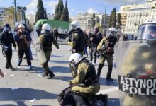 Τέμπη:-Επεισόδια-στο-Σύνταγμα-μετά-το-συλλαλητήριο-–-Λεπτό-προς-λεπτό-όλες-οι-εξελίξεις