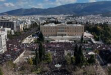 Τέμπη:-Μεγαλειώδες-το-συλλαλητήριο-στο-Σύνταγμα-για-τα-Τέμπη-–-Λεπτό-προς-λεπτό-όλες-οι-εξελίξεις