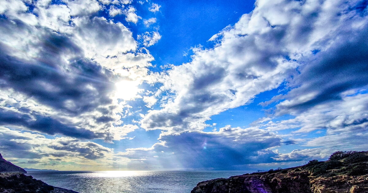 Καιρός-αύριο:-Άνοιξη-με-βροχές-σε-Κρήτη-και-Κυκλάδες-–-Ηλιοφάνεια-με-παροδικές-νεφώσεις-στην-υπόλοιπη-χώρα