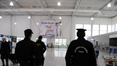 «Ελευθέριος-Βενιζέλος»:-Άνδρας-σε-αμόκ-πέταξε-μπουκάλια-σε-επιβάτες-και-διέλυσε-κατάστημα-duty-free-–-Βίντεο-ντοκουμέντο