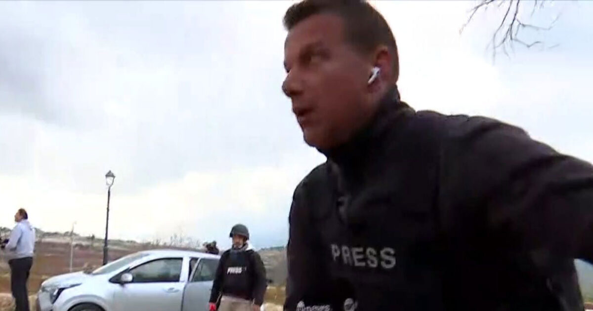 «Πρέπει-να-φύγουμε»-–-Η-στιγμή-που-ο-Γιώργος-Σιδέρης-με-το-συνεργείο-της-ΕΡΤ-τρέχουν-να-σωθούν-στα-σύνορα-Ισραήλ-–-Λιβάνου